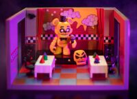 SNAPS! Golden Freddy with stage playset...